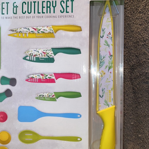 23 Piece Gadget & Cutlery Set - Picture 5 of 5